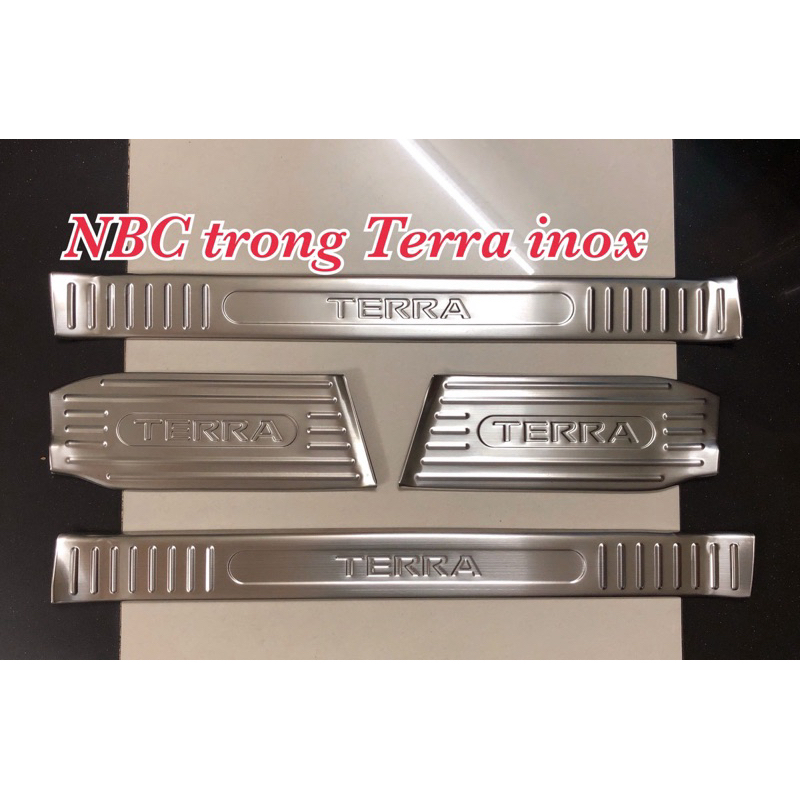 Ốp bậc cửa chống xước trong Nissan Terra. #Nẹp bước chân trong theo xe Nissan Terra inox