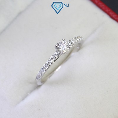 Nhẫn bạc nữ Moissanite 4ly xi bạch kim kèm thẻ tra cứu viền đính đá lấp lánh, đi dự tiệc sang trọng NNM0063 TNJ