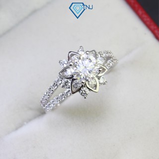 Nhẫn kim cương Moissanite loại 6ly xi bạch kim kiểm định GRA mặt hoa sang trọng, kiêu hãnh NNM0064 - Trang Sức TNJ