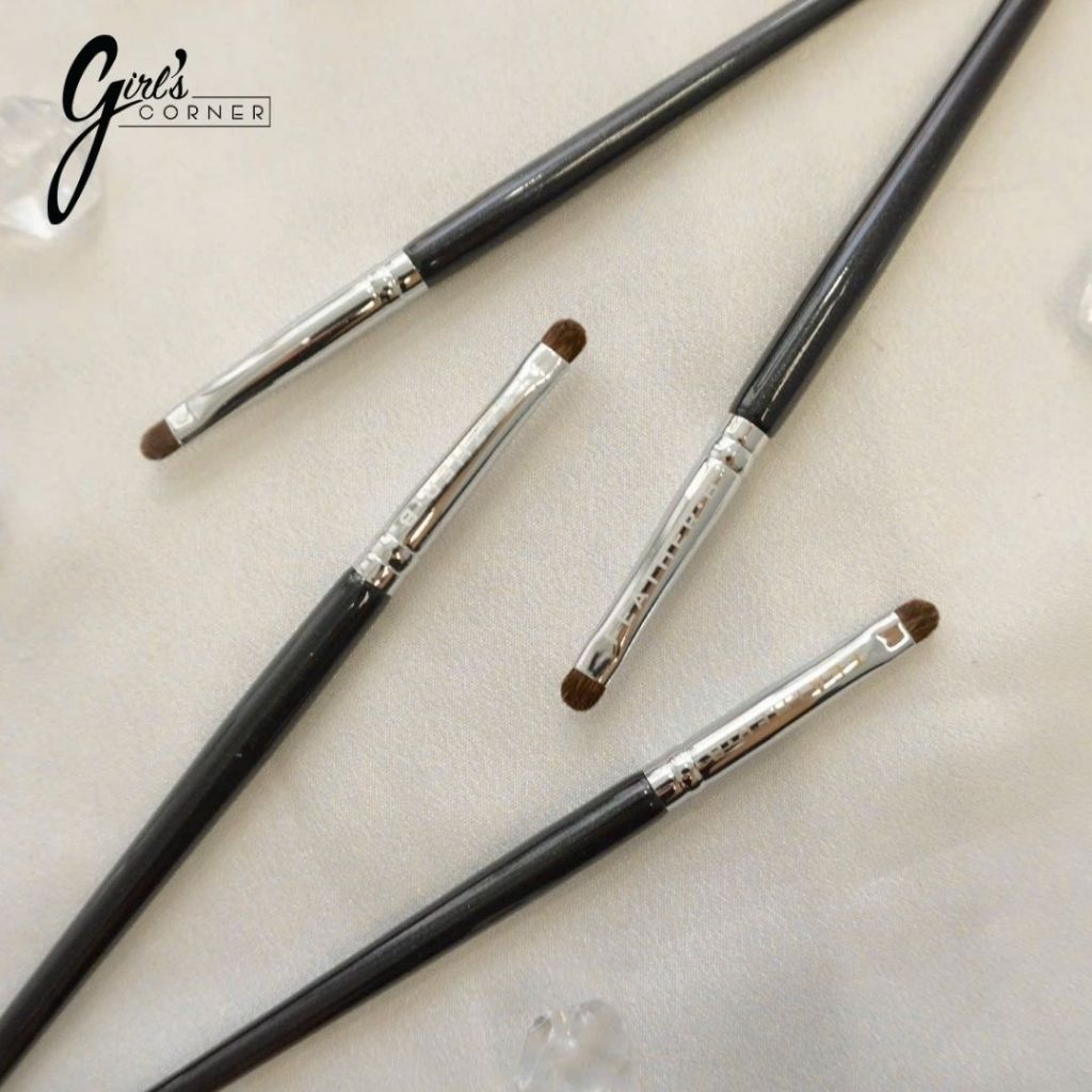 Cọ mí mắt - nhấn mí mắt dưới Feather B 204