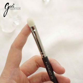 Cọ tán bầu mắt M.a.c 239 Eyeshadow Brush
