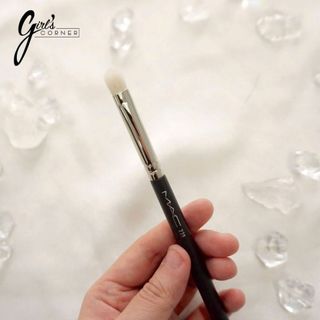 Cọ tán bầu mắt M.a.c 239 Eyeshadow Brush