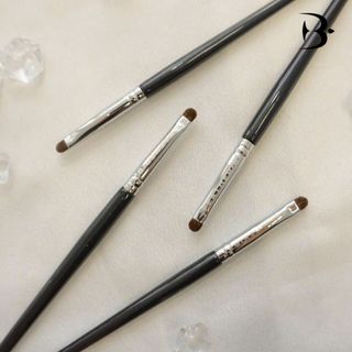Cọ mí mắt - nhấn mí mắt dưới Feather B 204