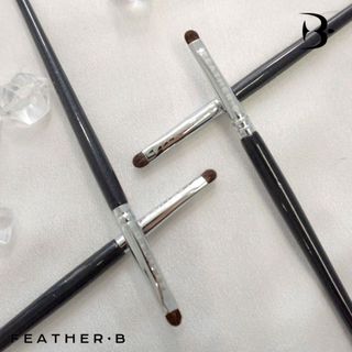 Cọ mí mắt - nhấn mí mắt dưới Feather B 204