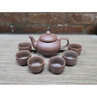  Bộ ấm trà tử sa gồm 01 ấm 320 ml và 06 chén men nâu miệng 5cm dung tích 40ml không hộp và khay 