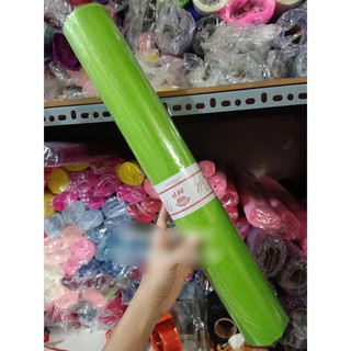 Lụa cuộn, giấy mếch dùng để bó hoa