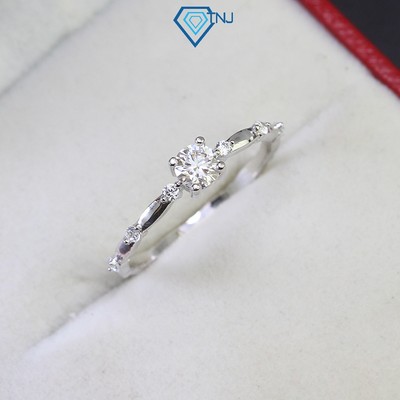 Nhẫn bạc nữ thời trang đính Moissanite 4ly kèm thẻ tra cứu xi bạch kim đá nhỏ lấp lánh NNM0068 - Trang Sức TNJ