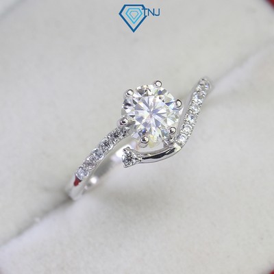 Nhẫn bạc nữ Moissanite 6ly xi bạch kim kèm thẻ tra cứu phong cách hiện đại NNM0069 - Trang Sức TNJ