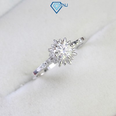Nhẫn nữ bạc Moissantie 5ly xi bạch kim kèm thẻ tra cứu hoa hướng dương lấp lánh NNM0073 - Trang Sức TNJ