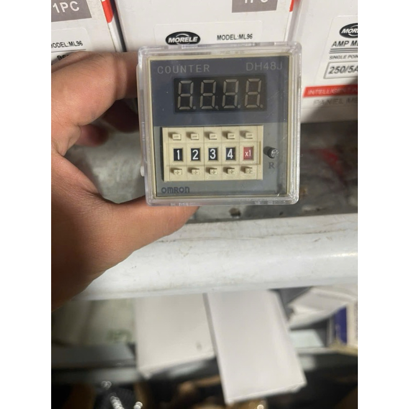 Bộ đếm 11 chân Omron DH48J-8A 220v (tặng đế)