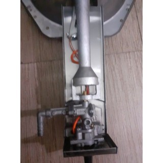 Bếp ga công nghiệp thân bếp inox 430 ( chụi nhiệt ), họng đốt và mâm sen bằng gang + van dây