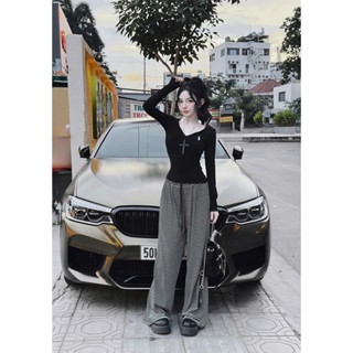 Set bộ đồ áo thun dài tay ôm body có mũ phối quần ống suông kẻ sọc, Set bộ đồ áo thun thêu ngựa cổ V phối quần dài