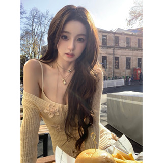 Set đầm len Dài tay Đính bông Phối Áo 2 dây Ôm body sexy Set 2 món Váy đầm len ngắn Kèm áo hai dây Ôm dáng