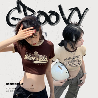 MORSELA® chính hãng - Áo croptop nữ tay ngắn ôm body GROOVY in logo phong cách Y2K hiện đại