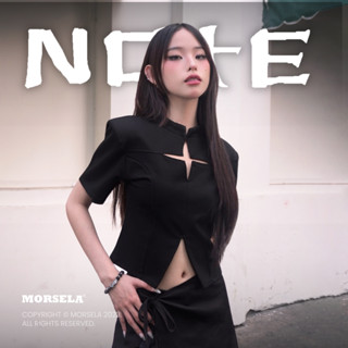 MORSELA chính hãng - Áo thun croptop nữ kiểu tay ngắn xẻ tà NOTE phong cách dân gian đương đại