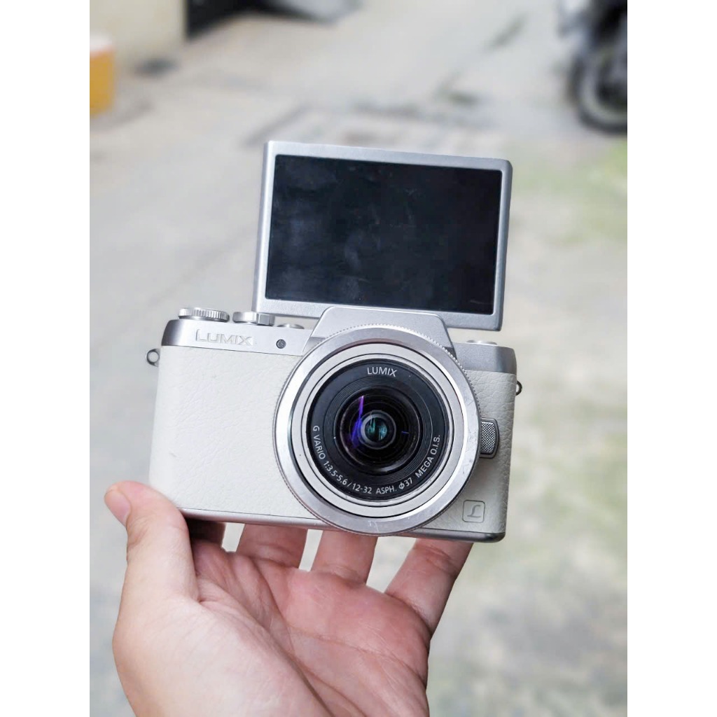 Máy ảnh Panasonic Lumix GF7 + lens kit 12-32mm - 16 Megapixel - Quay phim FullHD - Có Wifi - Mới 95%