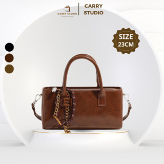 Túi Xách Nữ Cổ Điển Kèm Charm Min Size 23cm Carry Studio Da Pu Mềm Mịn Kèm Dây Đeo Chéo