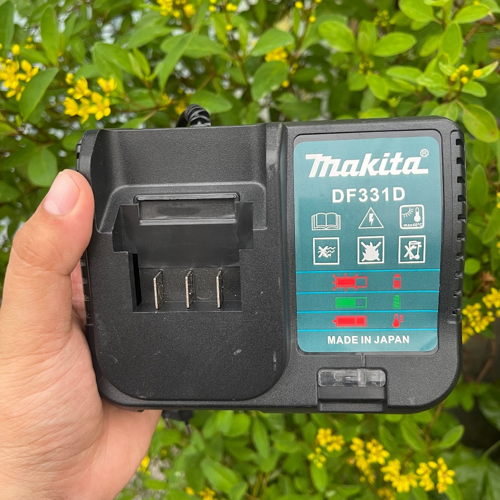 Sạc pin máy khoan Makita 20v 21v,chân new 22mm, sạc tự ngắt khi đầy