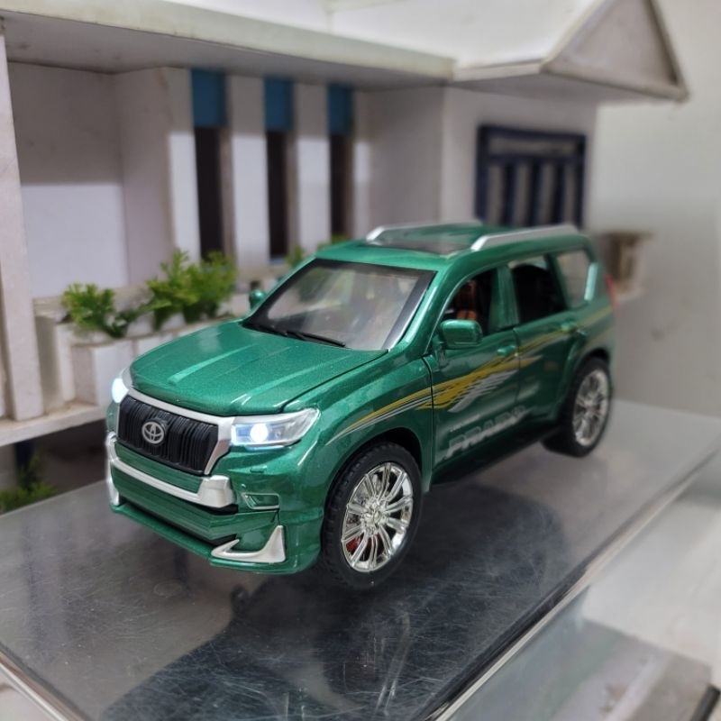 Mô hình xe Toyota Land Cruiser Prado tỷ lệ 1/24 bằng hợp kim