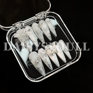 Nail box đính đá màu trắng nơ mắt mèo - móng tay giả đính đá sang chảnh cho cô dâu - nail cô dâu đẹp
