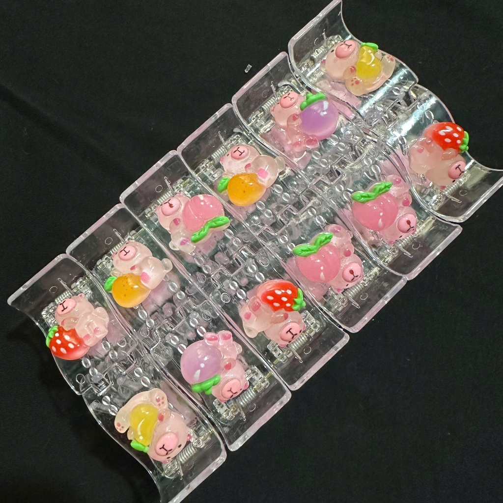 Sỉ Lố 12 Cây Kẹp Tóc Càng Cua Trong Suốt 5 Răng Đính Charm Cappybara Hồng Phong Cách Siêu Dễ Thương