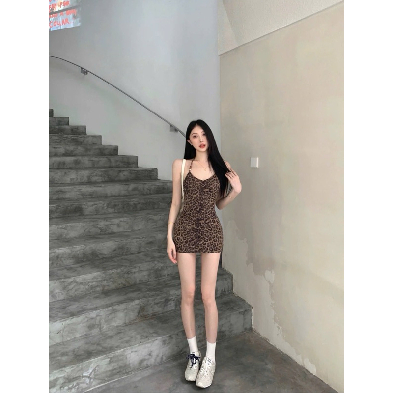 Đầm body yếm gợi cảm màu nâu da báo mỏng vừa vặn Váy hai dây ôm body Váy không tay Váy ôm dáng họa t
