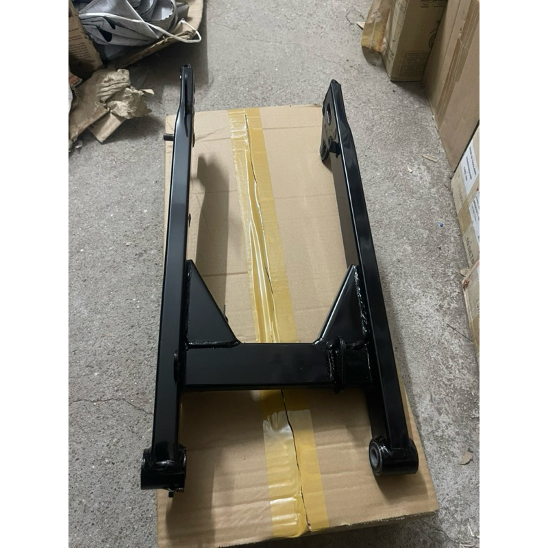 càng sau ( gấp sau ) xe wave s 110 , wave rsx 110 , wave a 110 mầu đen hàng honda