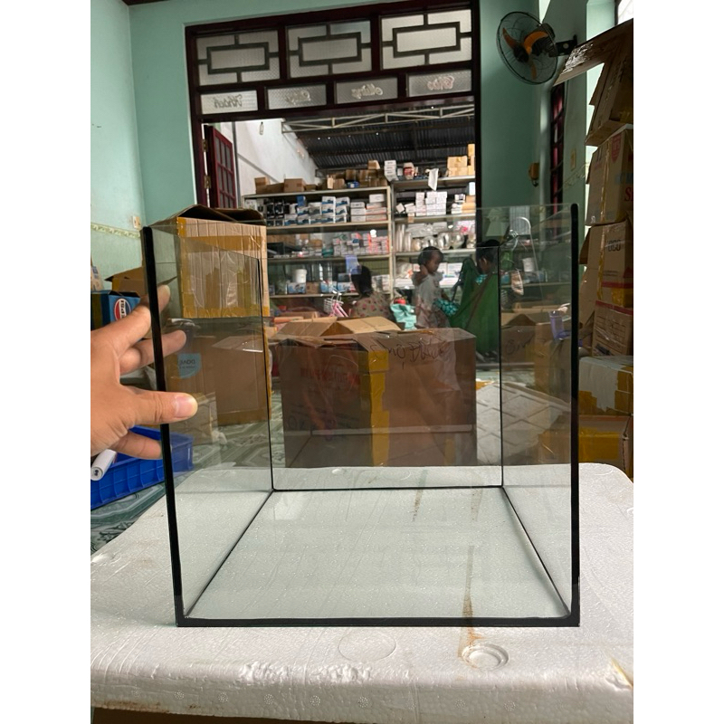 Hồ cá 30x30x30 keo đen kính 4mm