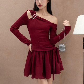 Đầm thun tay dài lệch vai thun ôm body, kiểu bẹt vai, khoét xẻ hở vai sexy gợi cảm chân váy tùng bí - Confi - JADE DRESS