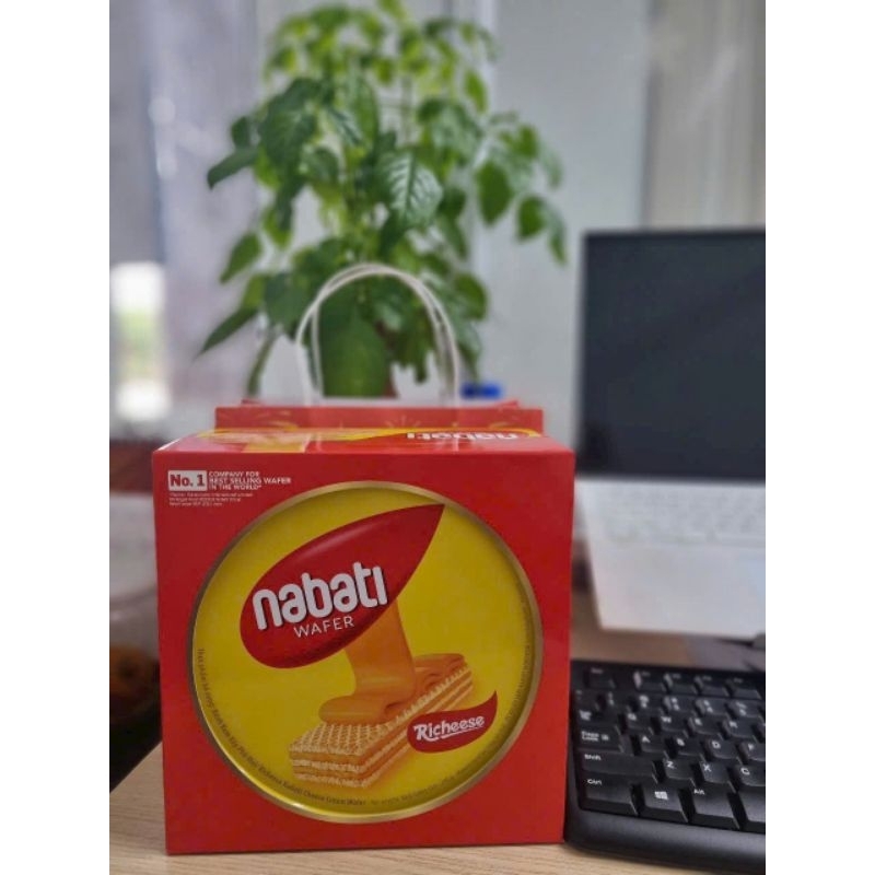 Nabati Hộp sắt giá 80 K /hộp- Bánh hộp sắt  (date thang 12/2025)
