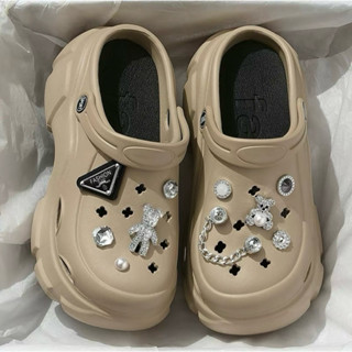 Dép sục nữ cross đế cao 7cm , tặng kèm charm sticker gấu đính 13 charm đá,