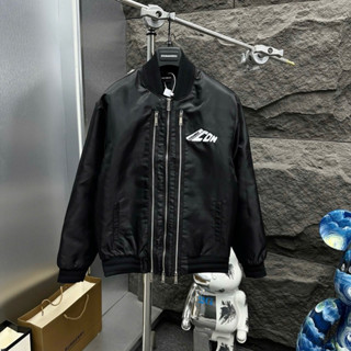 Áo khoác bomber gió nam nữ Dsq2 dệt 3 dòng khoá zip khắc chữ hãng ngực lưng thêu logo trắng d2 nổi