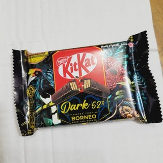 Combo 2 gói Bánh xốp kitkat socola đen, Green tea 35g