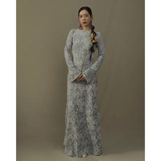   Gabyli Label  Đầm lụa tằm hoa tay dài cut-out lưng - SANH HOA DRESS 