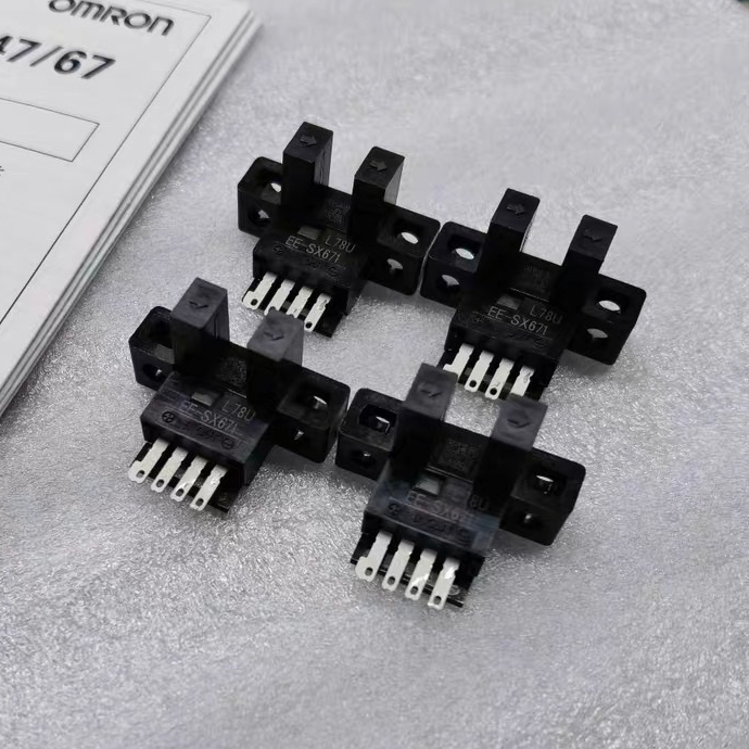 Cảm biến quang EE-SX671 omron