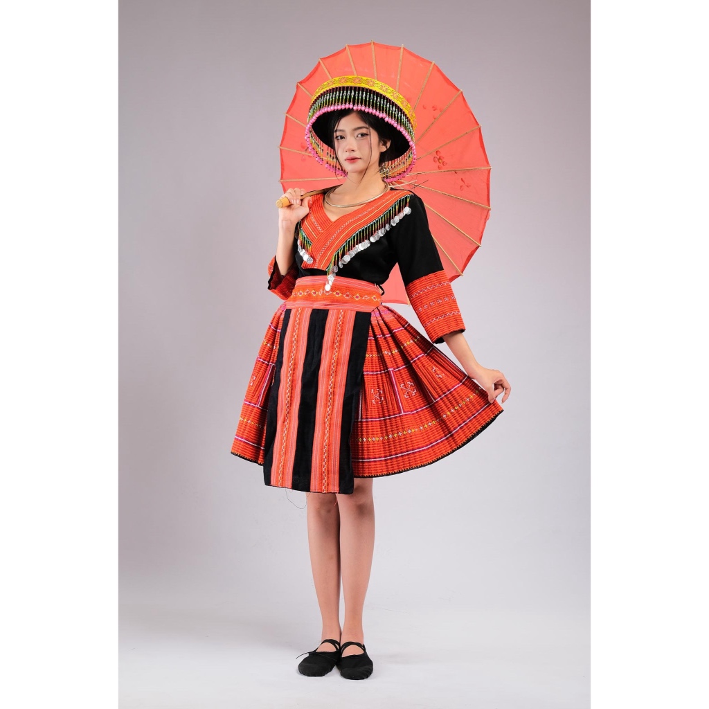 Trang Phục Dân Tộc H'Mông Nguyên Bản Hoạ Tiết Đỏ - Nữ