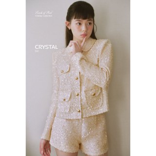 JOIE DES ROSES - Set áo khoác Tweed kim sa cổ sen phối cúc kim loại và quần dáng ngắn Crystal Set