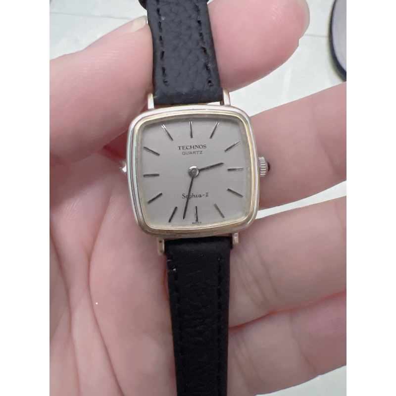 đồng hồ nữ hiệu technos quartz