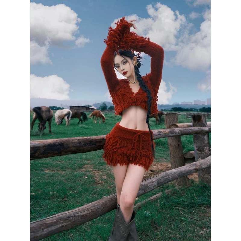 Set Áo Len Đỏ Tay Dài Croptop + Chân Váy Dệt Kim Cá Tính