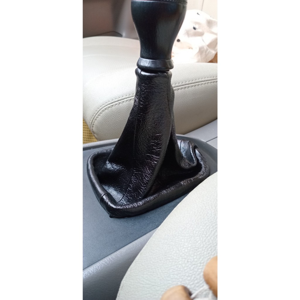 Chụp bụi cần số Ford Laser số sàn - Bao da chắn bụi cần số Ford Laser da bò thật không bong nổ da