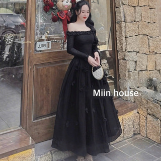Váy trễ vai rúm eo, ngực kèm hoa