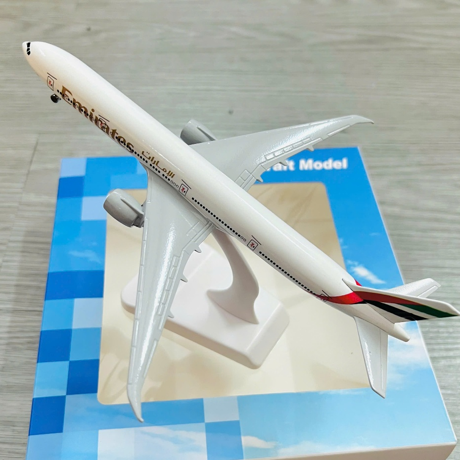 Mô Hình Máy Bay hãng hàng không quốc gia DuBai "Boeing 777 Emirates Airlines" Kim Loại Cao Cấp 20CM