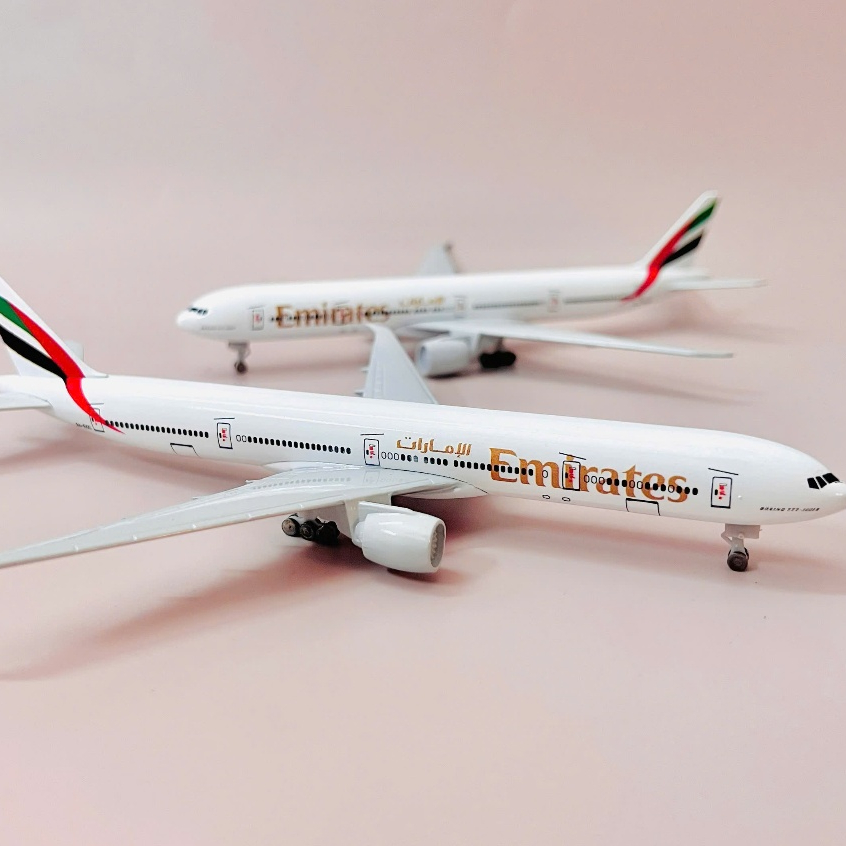MÁY BAY MÔ HÌNH BOEING B777-300ER "EMIRATES AIRLINES" KIM LOẠI CAO CẤP 20CM TỈ LỆ 1:400
