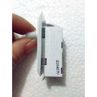 Công tắc cửa tủ lạnh Samsung 2 chân