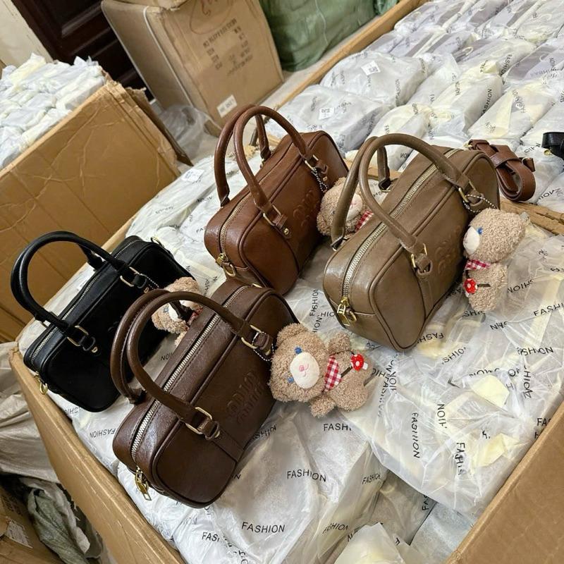 Túi Miumiu kèm gấu