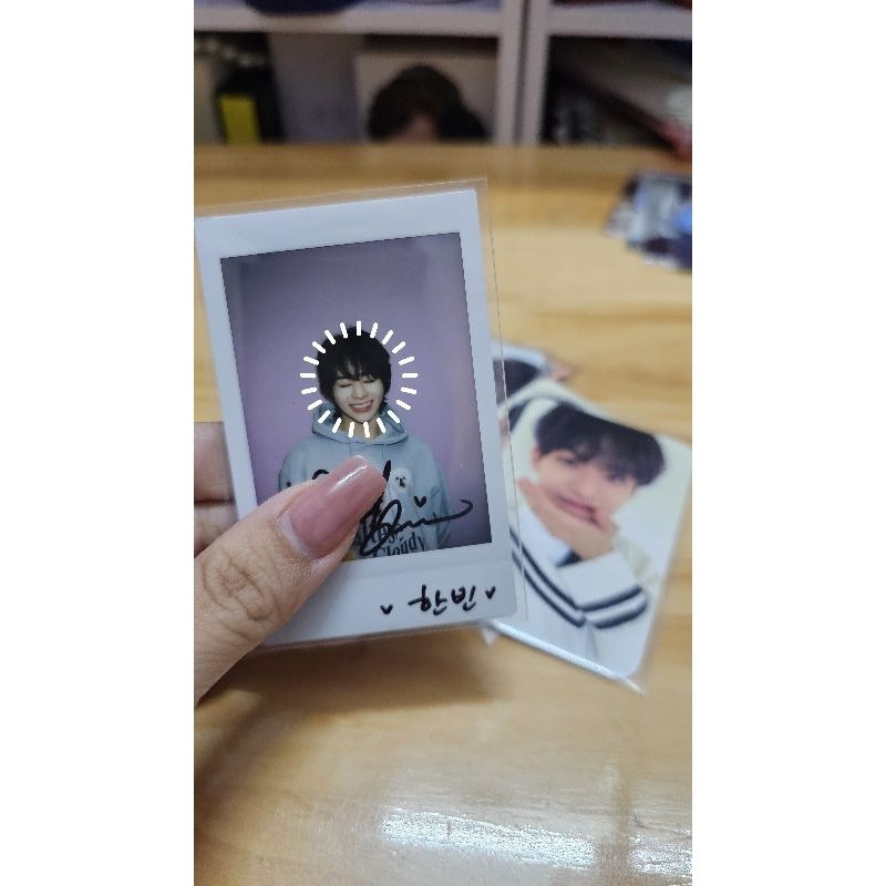 pola sign Hanbin.