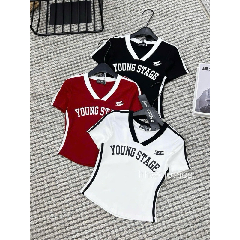 ÁO CROPTOP CỔ TIM VIỀN CỔ IN CHỮ YOUNG STAGE