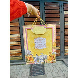 5 Bộ Hộp Vàng Đựng Set Quà Tết Xuân Thịnh Vượng - Kèm Túi Giấy Ép Nhũ Vàng Có Ô Mica Trong Suốt - Giá Gốc Xưởng SX