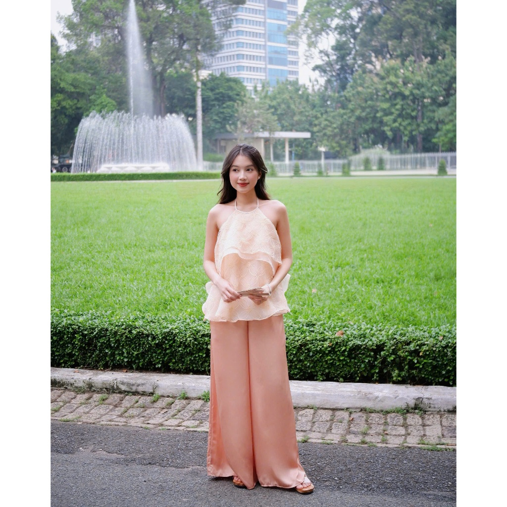 Áo Nữ Cổ Yếm Voan Hoa Xếp Tầng Dễ Thương - IZZY TOP -  GOÛT DE JUN