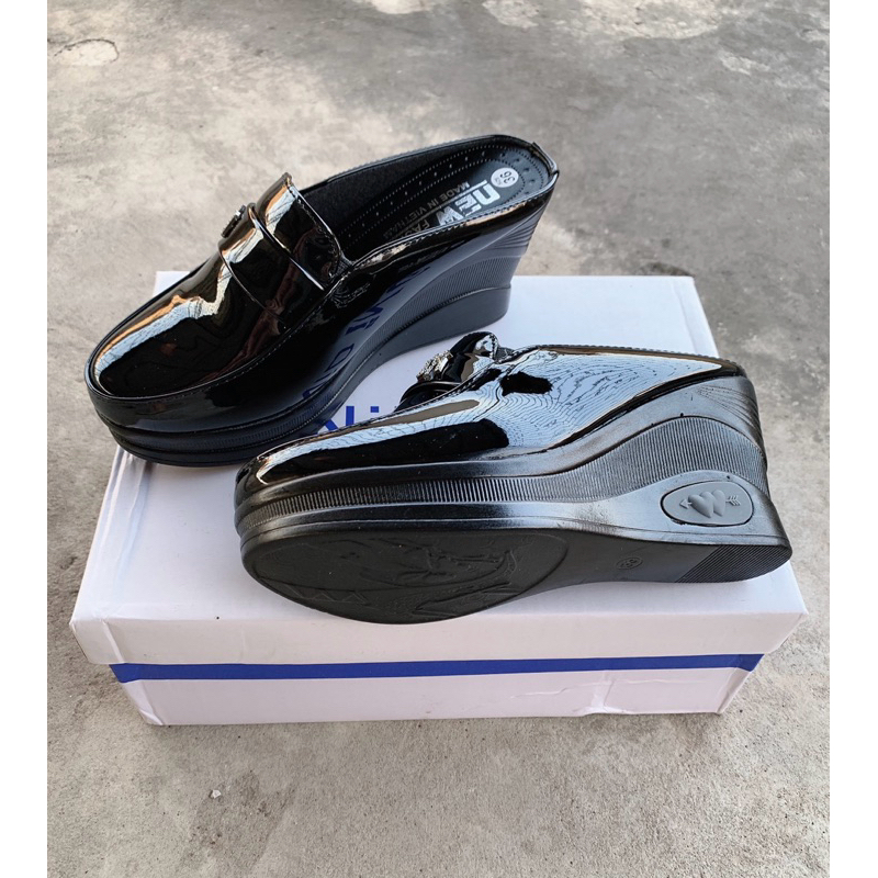 giày sục siêu nhẹ -sục trung niên cho bà cho mẹ da mềm - Đế cao 9p